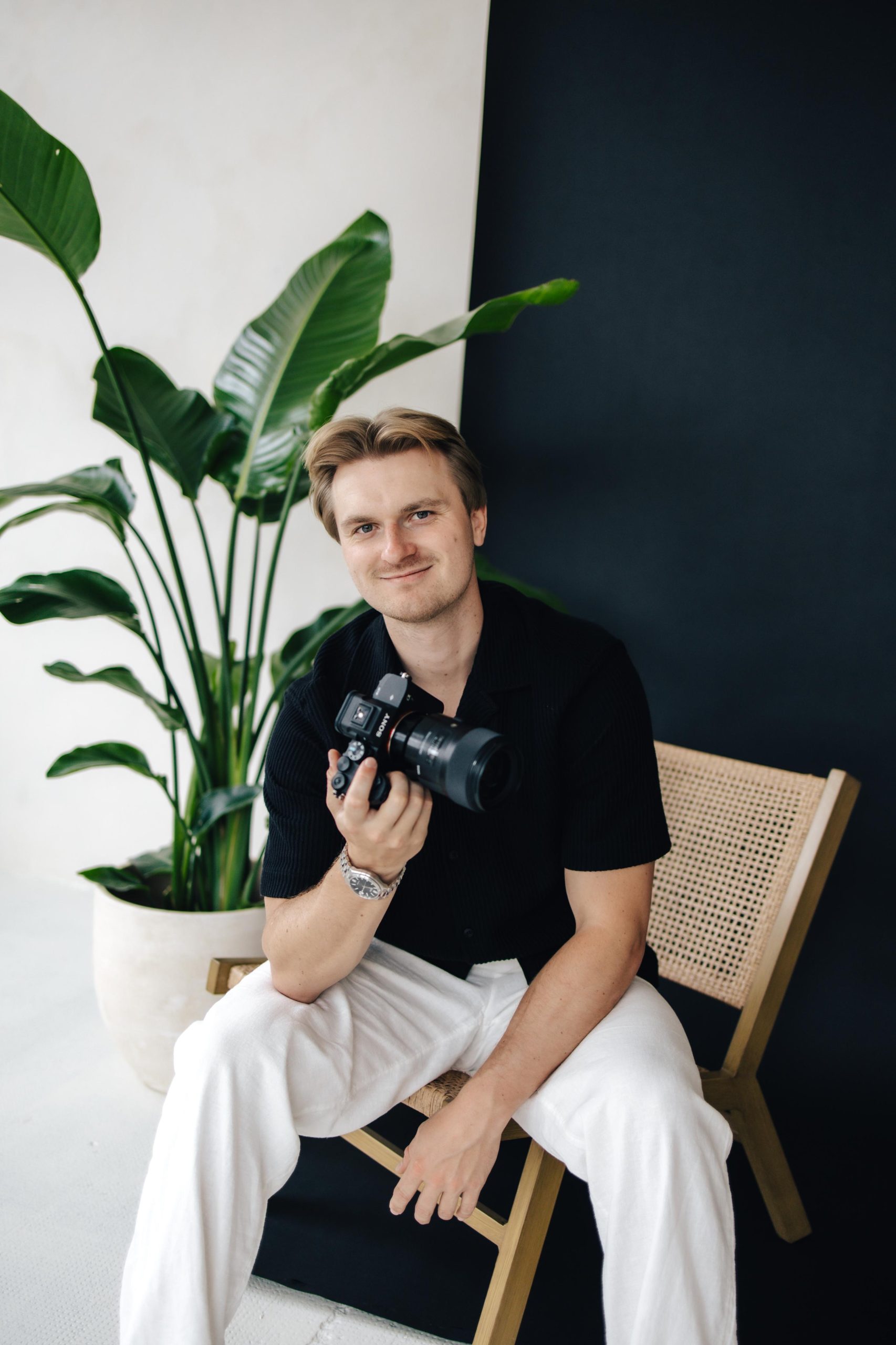 Fotograf Lukáš Vavřinec v ateliéru HLight Studio